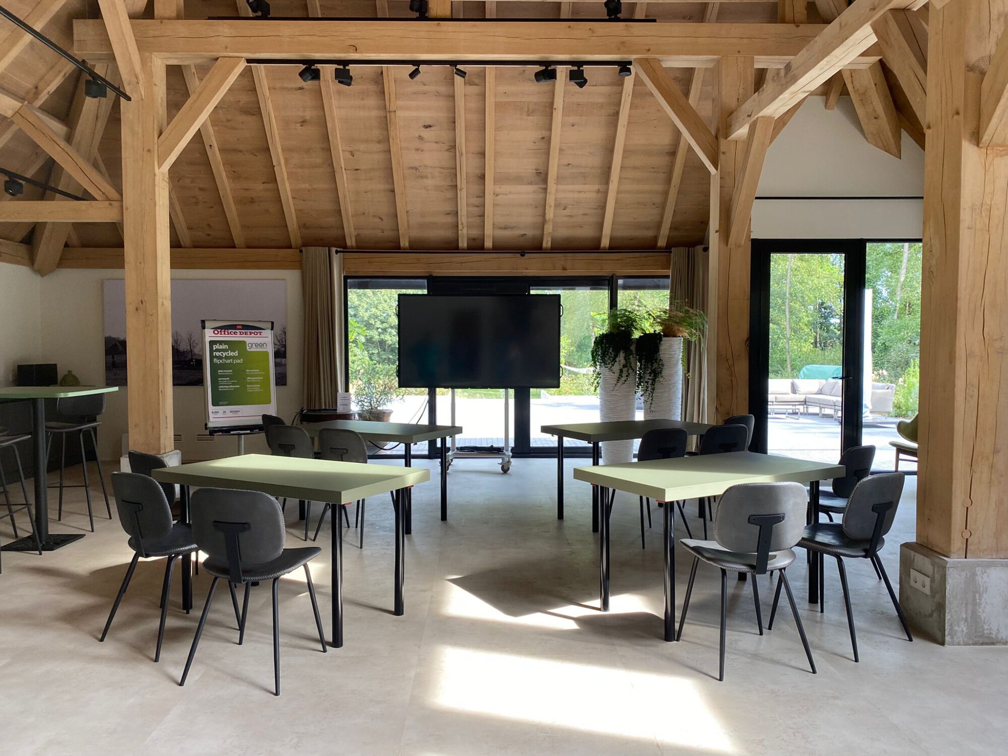 cabaretopstelling / vergaderopstelling cabaret